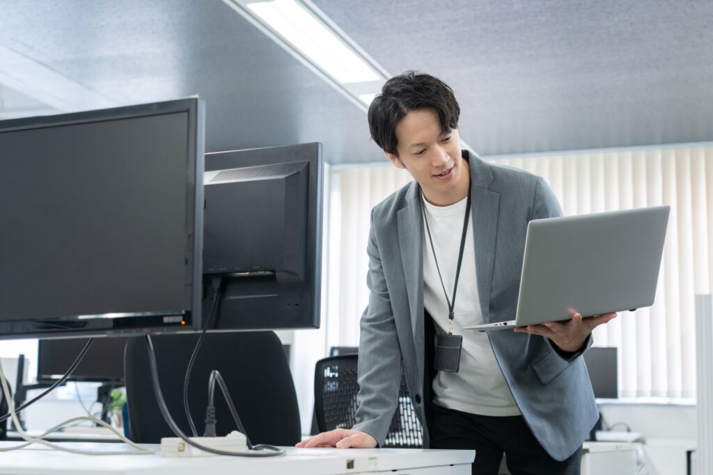 働くエンジニアのイメージ